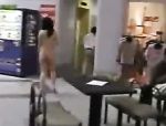 Die Japanerin ist in der Öffentlichkeit völlig nackt #2