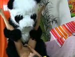 Eine blonde Teenager mit kleinen sexy Titten Angel bekommt Vergnügen von einem Panda Bär #6