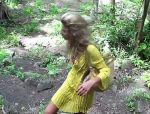 Eine sehr heiße und sexy blonde Tiffany spaziert in dem Wald und trifft einen Kerl mit schmalen Schwanz und saugt ihn und fickt ihn hart #5