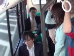 Die sehr heiße asiatische Teenager Babe wird geil in ihre haarige Mushci befriedigt #2
