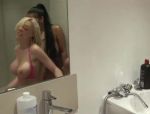 Eine britische Blonde Schlampe in einem sehr heiße Dreier in der Dusche #7