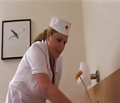 Kurvige Krankenschwester mag es groß #1