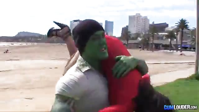 Der Unglaubliche Hulk beim Muschizerstören #1