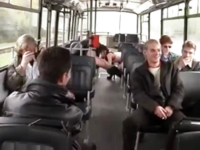 Im Bus in den Arsch gefickt #2