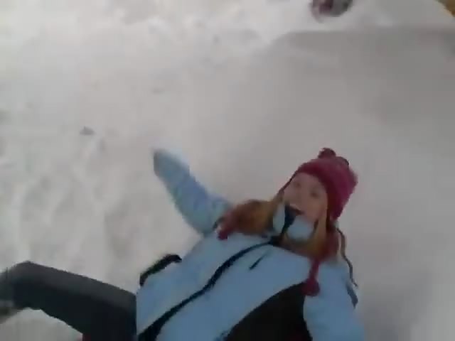 Ungezogener Teen befriedigt sich selbst im Schnee #1