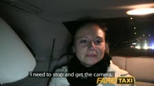 Enza erhält ein Taxifahrer Cumshot auf ihre haarige Muschi #3