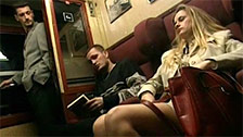 Oceane Untreue in einem Zug-Auto, während ihr Freund neben ihr schläft #1