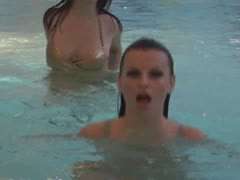Erotische Szenen im Schwimmbad #1