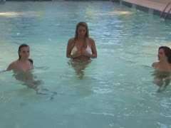 Erotische Szenen im Schwimmbad #5