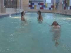Erotische Szenen im Schwimmbad #7