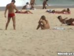 Sexy blonde mit tollem Arsch saugt auf dem Strand #1