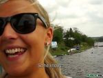 Vollbusige Blonde Cherlyn ist dreckig auf Boot #1