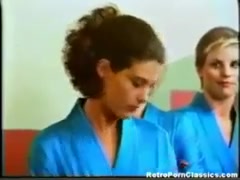 Retro-Szene der Video wissenschaftlich wie die lesbische Frauen sich lecken #10