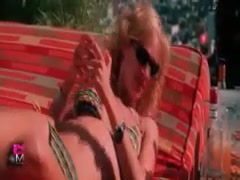 Uma Thurman - Be Cool Die schöne Blondine trägt Bikini beim Sonnenbaden #13