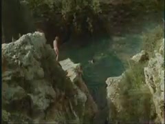 Phoebe Cates in einer hoch spannenden Szene auf einer einsamen Insel #10