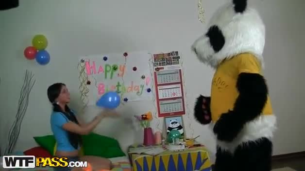 fing an, mit einem grossen Schwanz Spielzeug vpn Panda zu spielen #2
