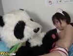 Junge Krankenschwester vergnügt sich, sie fickt mit dem Teddy-Bär #21