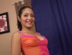 Eine sexy Latina die komplett nackt ist masturbiert sich vor der Kamera #1