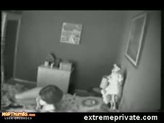 Spycam, beobachte diese geile Mutter, wie sie mit ihrer nassen Muschi spielt #4