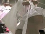 Versteckte Kamera filmt heiße Höschen im Kaufhaus