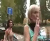 Grossmutter sexy blonde Schlampe Hure fickt stark fürs Geld #1