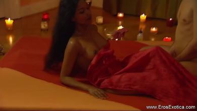 Geölte Inderin Fotze gefingert erotische Massage  #7