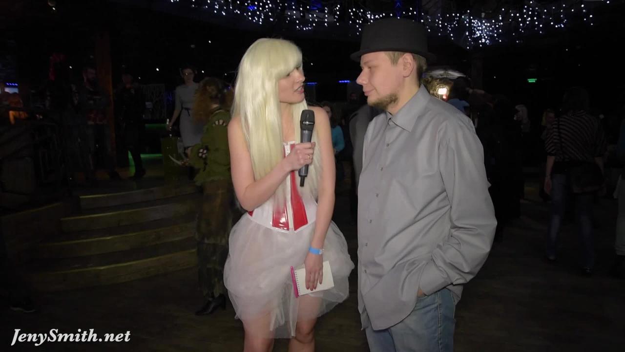 Blonder Pornostar beim Interview #7