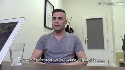 BigStr - Schlanker schwuler Kerl zieht sich nackt aus #2