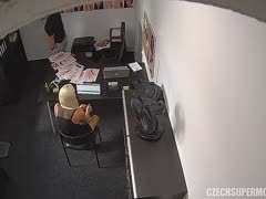 Sexy Blondine im Büro gefickt #4