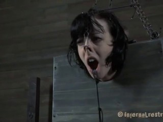 Lüstige Brunette liebt es, Schmerz und Vergnügen zu mischen damit viel intensiver, wird ihre Orgasmen #7