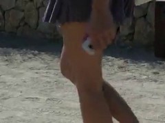 Die unartige Caprice spaziert nackt auf dem Strand #1