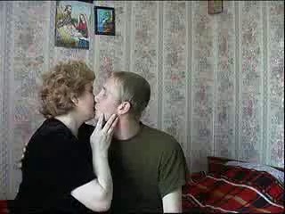 Oma mit einem Teenager-Jungen, der nicht zu einer dominanten Frau wie ihr nein sagen kann #4