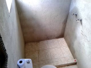Hispanische Schönheit hat keine Ahnung von der versteckten Kamera in den Raum Duschen #1