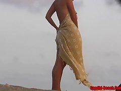 Tabulose Weiber sind extrem gerne nackt am Strand #1