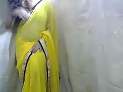Versaute Inderin entblößt ihre Möpse vor der Webcam #1