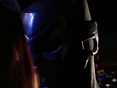 Alison Tyler wird im Superheldenkostüm von drei Schwänzen gefickt und vollgespritzt. #4