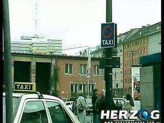 Sexy bewegt die Finger in die Muschi behaart und in der Nähe der Blick aus Fenster #13