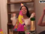 Eine jugendliche Geburtstags-Party verwandelt sich in einer wilden Sex-Party #6