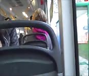 Zwei junge Deutsche vergnügen sich in einem Bus #5