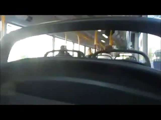 Girl lutscht seinem Freund im Bus den Schwanz #7