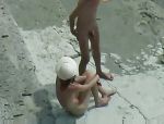 Zwei Nudist ficken auf dem Strand und genießen #4