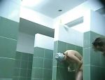 Damen werden nackt unter der Dusche gefilmt #5