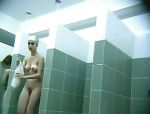 Damen werden nackt unter der Dusche gefilmt #8