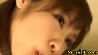 Asiatische Schlampe Krankenschwester Muschi oralsex und Schwanz saugen #18
