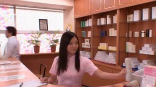 Heisse, asiatische Krankenschwester wird beim flotten Dreier erwischt #1