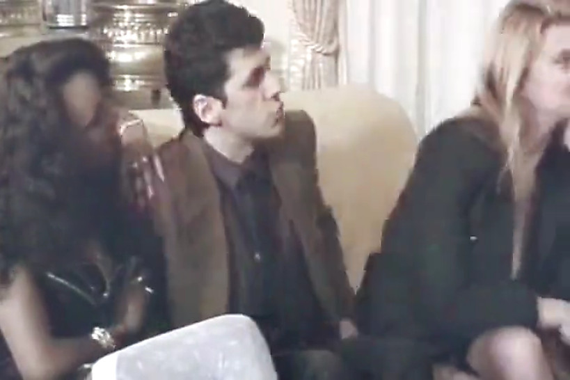 Ein klassischer Dreier interracial aus Frankreich direkt aus den 90er Jahren #21