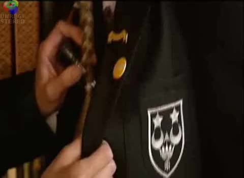 Orgie mit 3 zwei Schulmädchen in Uniform ficken in der Bucherei #1