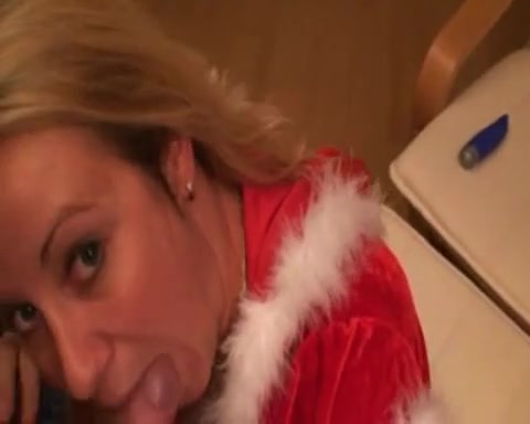 Frohe Weihnachten - Auch an Weihnachten denkt die Blondine nur an Sex #8