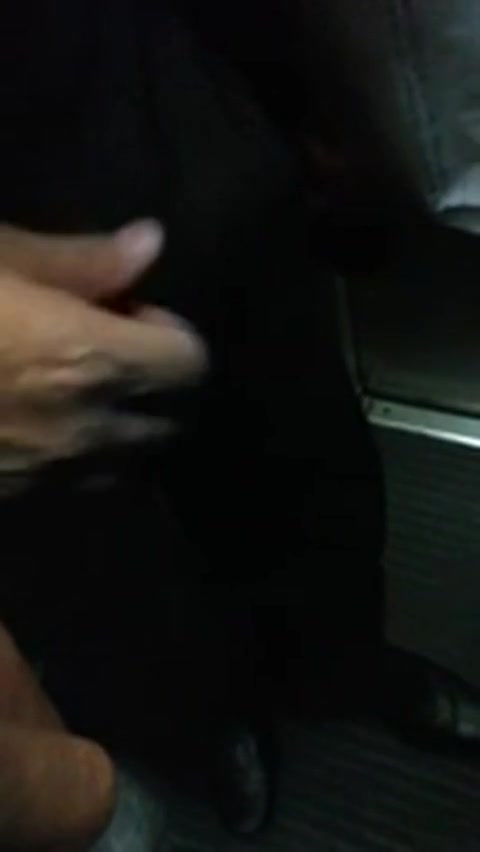 Versteckte Kamera in der U-Bahn filmt die Unterwäsche der Damen #8