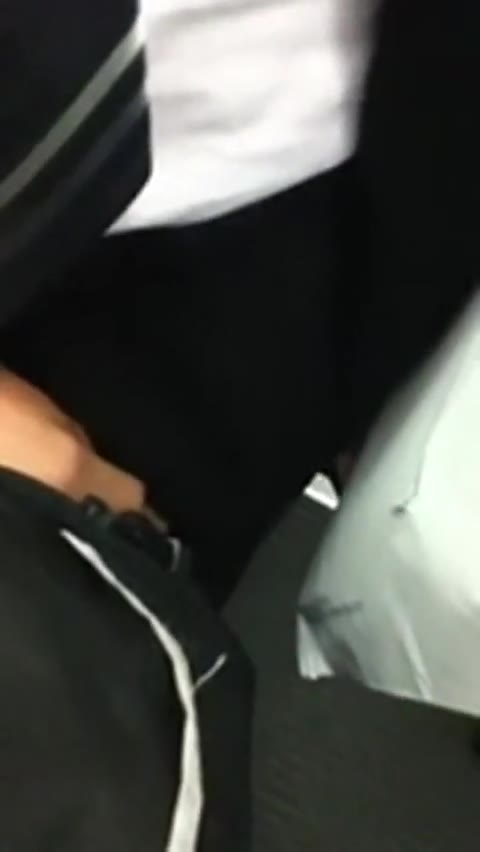 Versteckte Kamera in der U-Bahn filmt die Unterwäsche der Damen #2